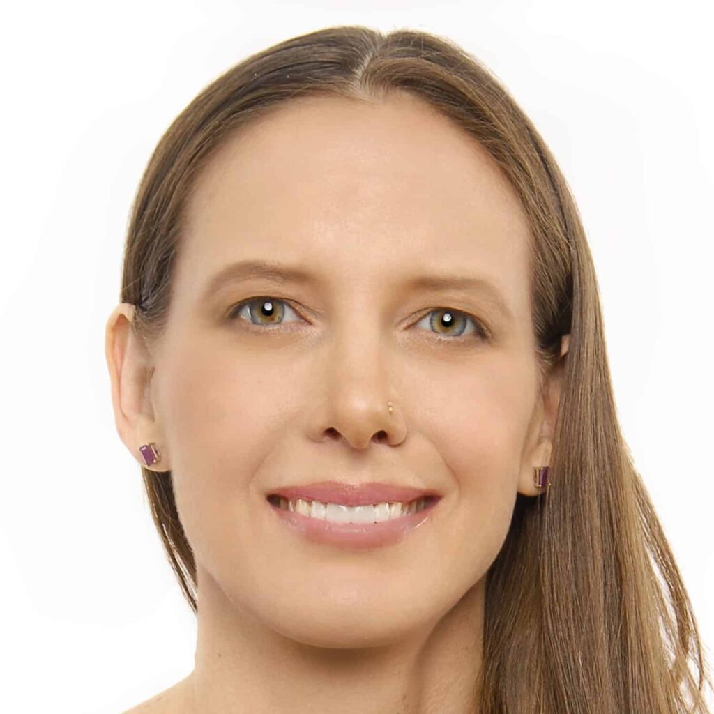 caroline headshot